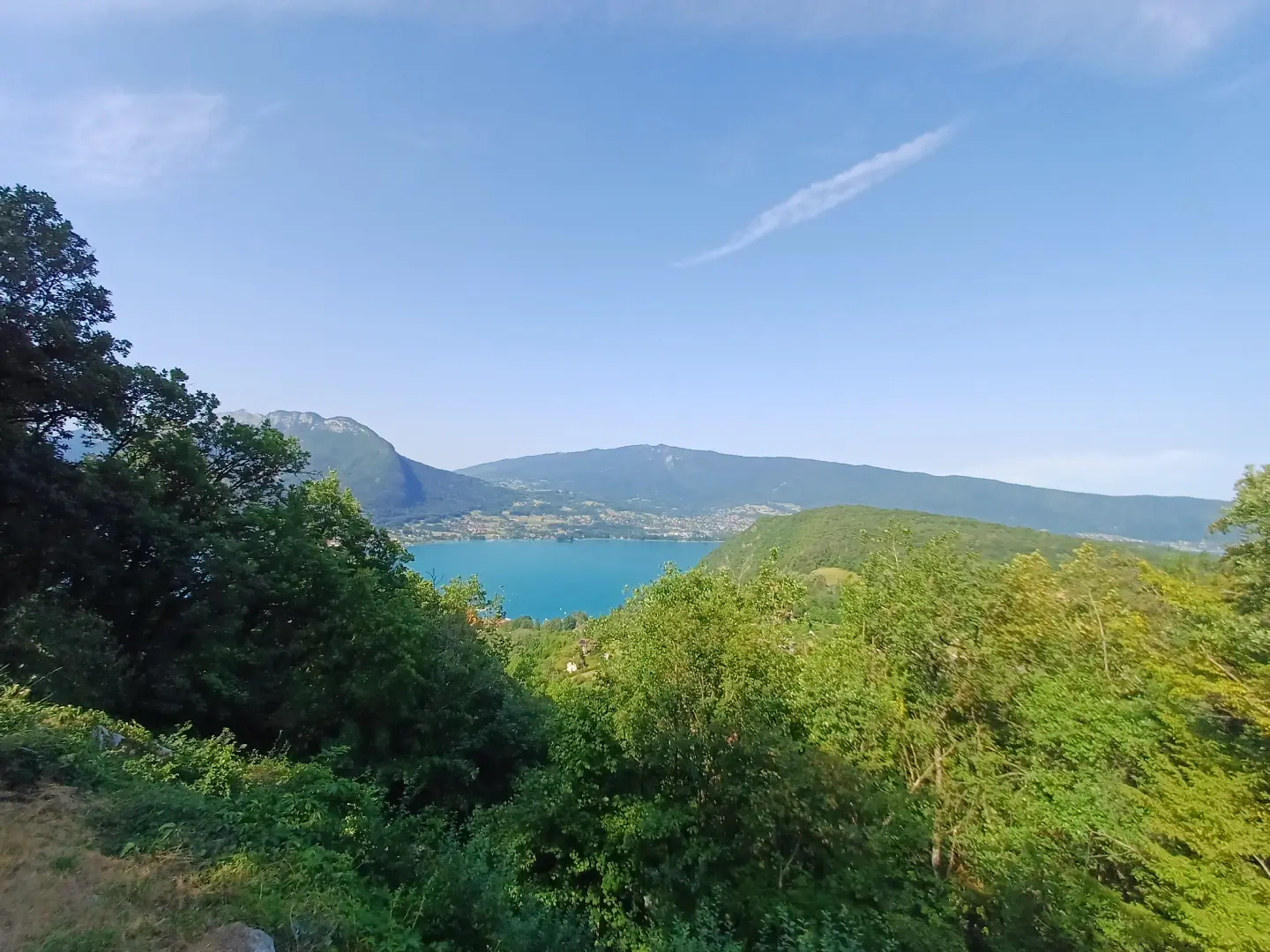Point de vue sur la route du tunnel de Saint-Germain à Talloires