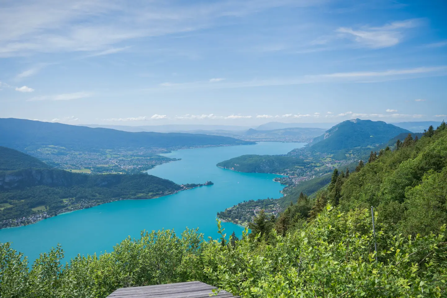 Vue panoramique sur le lac d'Annecy depuis le belvédère de la Forclaz, Talloires