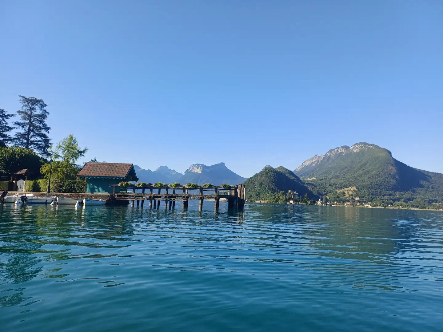 Embarcadère de la baie de Talloires sur le lac d'Annecy
